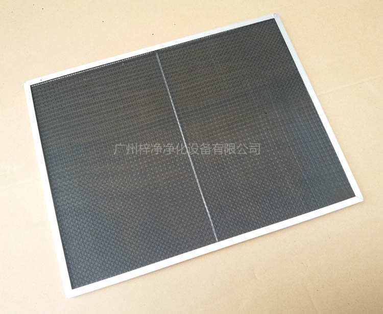 尼龍網(wǎng)初效過濾器骨架采用直徑為6mm的鐵絲焊接處理,目的防止過濾器變形。