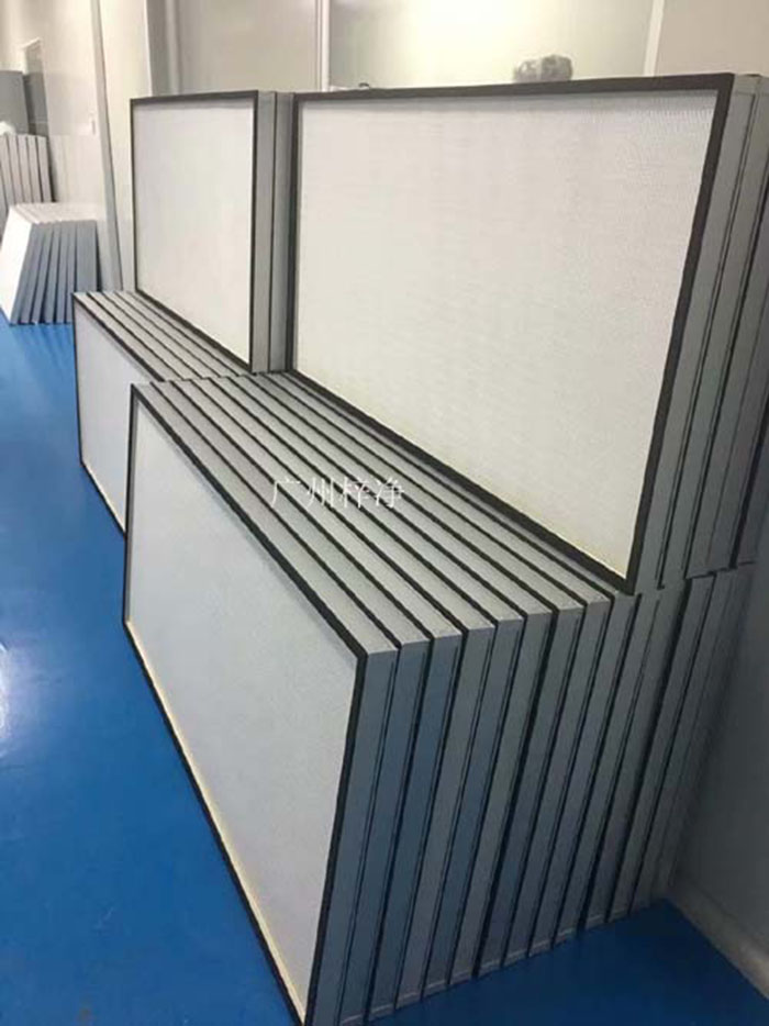 ULPA級超高效空氣過濾器適用于10000級-100級潔凈系統(tǒng)，空調(diào)系統(tǒng)，因此產(chǎn)品已廣泛應(yīng)用于電子、微電子、半導(dǎo)體、光器件、生物和醫(yī)藥線路、照相機和光學(xué)儀器、精密機械等多個領(lǐng)域。